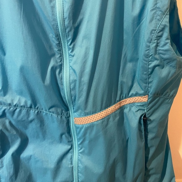 Oiselle Reflective Vigor Vest Blue - Picture 3 of 9